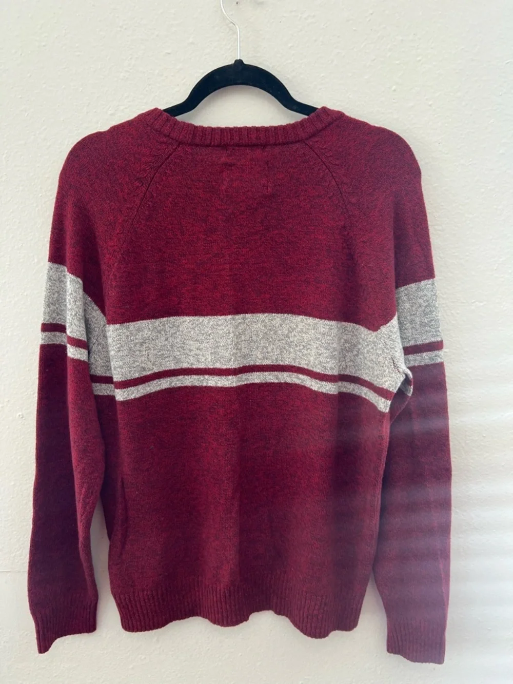 American Eagle Sweater Men’s Large Red Gray Stripe Crewneck Soft Cozy